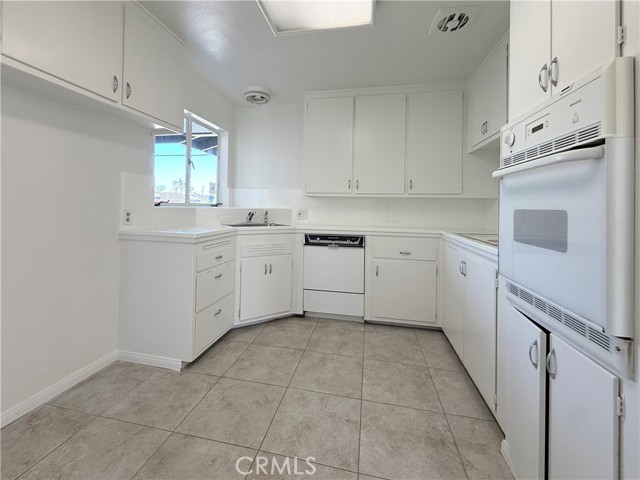 Detail Gallery Image 4 of 15 For 9822 Joyzelle Dr, Garden Grove,  CA 92841 - 3 Beds | 2 Baths