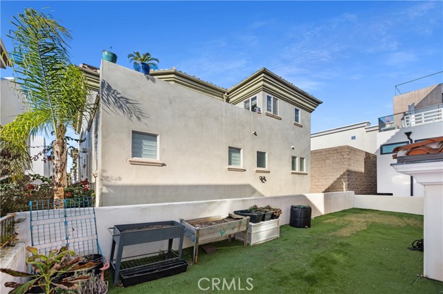 711 1st Place, Hermosa Beach, California 90254, 4 Bedrooms Bedrooms, ,2 BathroomsBathrooms,Residential,For Sale,1st Place,SB25032883