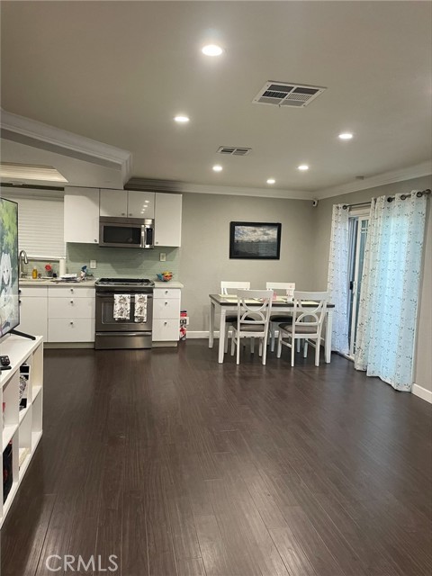 154 Fairview Street, Santa Ana CA: https://media.crmls.org/medias/91c8d98e-ebca-426f-872c-ef5aaaec512a.jpg