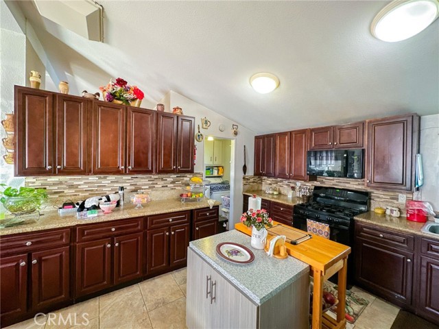 Detail Gallery Image 12 of 43 For 2117 Windflower Dr #108,  Rosamond,  CA 93560 - 5 Beds | 2 Baths