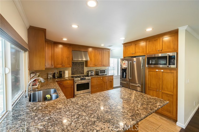 Detail Gallery Image 10 of 19 For 12700 Oakthorn, La Mirada,  CA 90638 - 3 Beds | 2 Baths