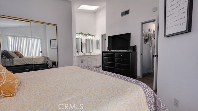19450 Sweetwood Lane, Lake Elsinore CA: https://media.crmls.org/medias/91cb6ea9-ad11-4b61-8a06-fcf679aeba73.jpg