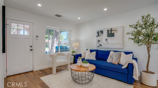 231 W Cedar Avenue, Burbank CA: https://media.crmls.org/medias/91cb7577-e628-46d1-84e8-c9ebf57754c2.jpg