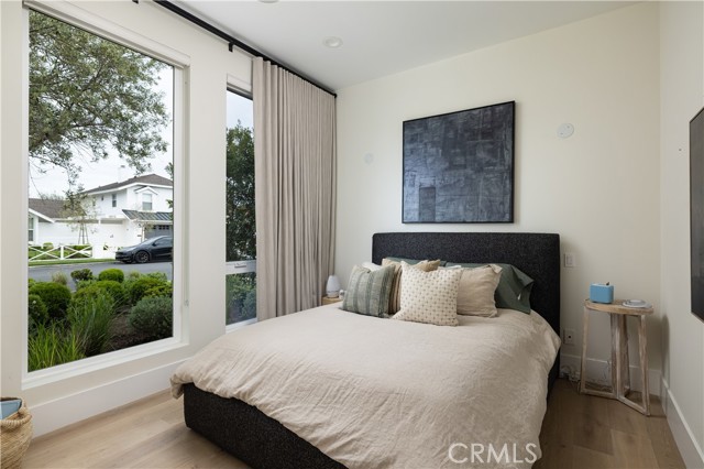 Detail Gallery Image 31 of 44 For 1615 Anita Ln, Newport Beach,  CA 92660 - 4 Beds | 4/1 Baths