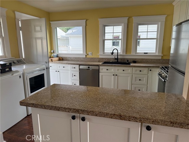 Detail Gallery Image 8 of 13 For 3043 Market, Riverside,  CA 92501 - 2 Beds | 2 Baths