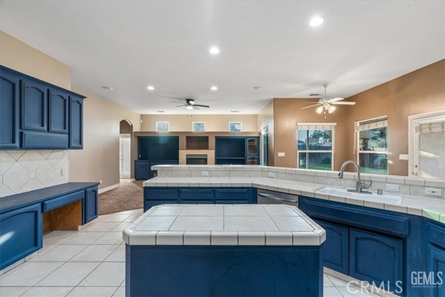 Detail Gallery Image 10 of 38 For 1933 Kellie Marie, Bakersfield,  CA 93314 - 5 Beds | 3 Baths