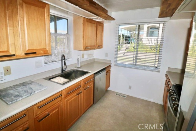 Detail Gallery Image 24 of 37 For 16943 Lake Forest Ln #95,  Yorba Linda,  CA 92886 - 2 Beds | 2 Baths