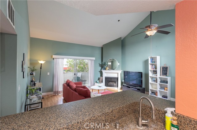 Detail Gallery Image 8 of 35 For 1100 Euclid Ave #304,  Long Beach,  CA 90804 - 2 Beds | 2 Baths