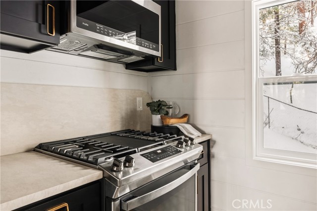 1149 Scenic Way, Rimforest CA: https://media.crmls.org/medias/91d3d5e6-2dfb-4969-8545-af713de27d1c.jpg