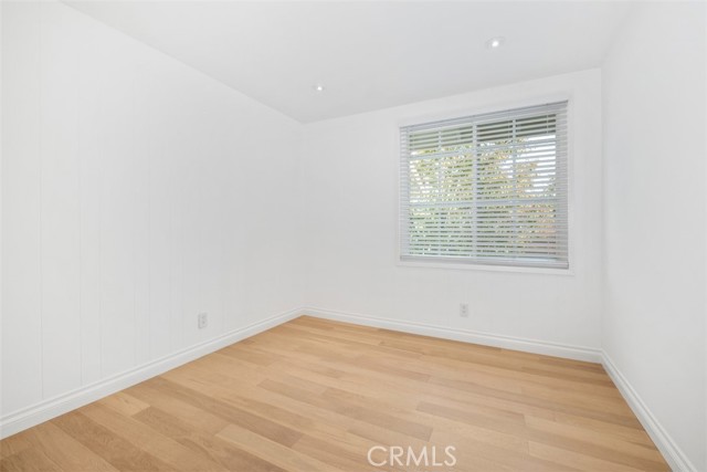 MLS #OC25265642 image #8