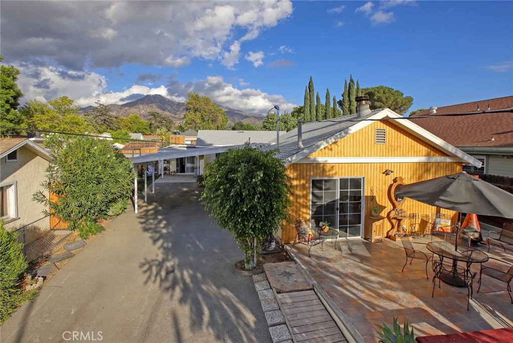 11034 Scoville Avenue