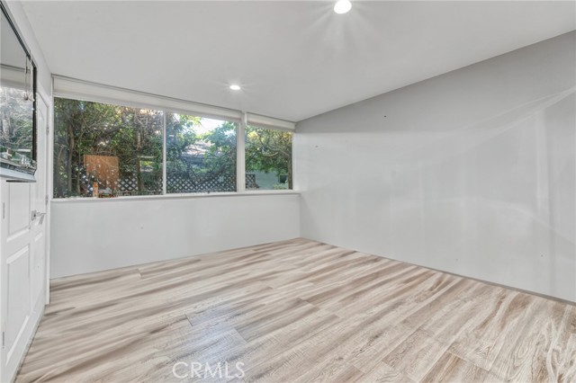 15737 Sutton Street, Encino CA: https://media.crmls.org/medias/91d474d4-96f7-467e-af6d-5d5ca8bcb9ca.jpg
