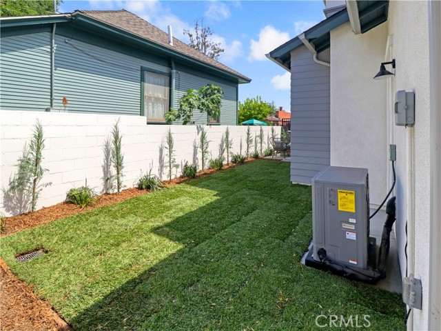 615 E Walnut Avenue, Monrovia CA: https://media.crmls.org/medias/91d47efd-9bdc-4adc-88fd-0223f4733501.jpg