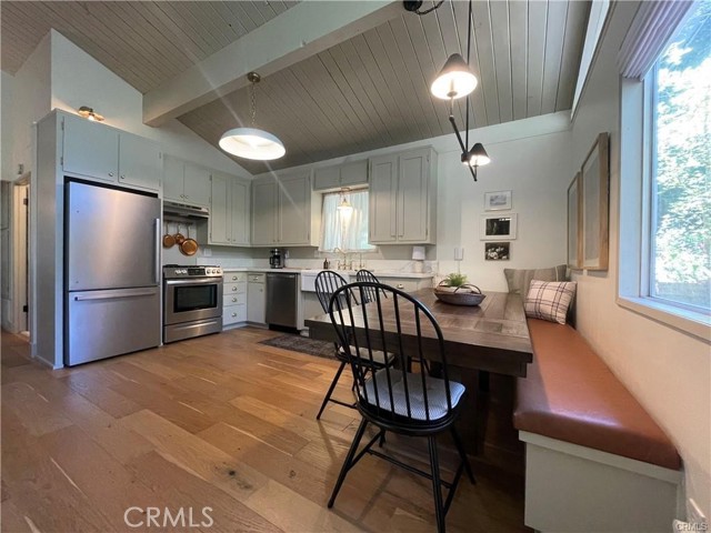 938 Balfrin Drive, Crestline CA: https://media.crmls.org/medias/91d4d011-647a-4b96-91c0-ee940d4c9f41.jpg