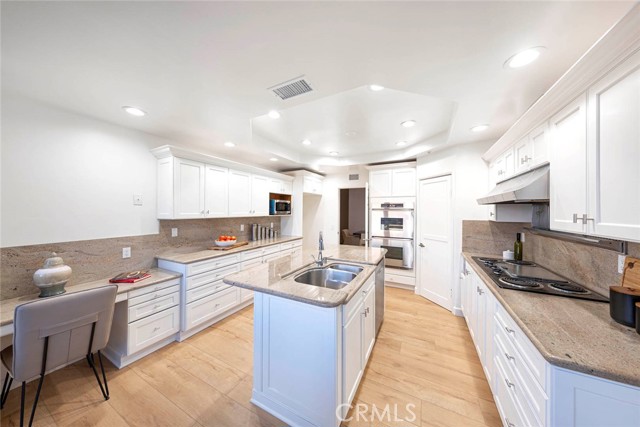11 Montpellier, Newport Beach CA: https://media.crmls.org/medias/91d5e051-53e0-4627-8464-0b073b434918.jpg