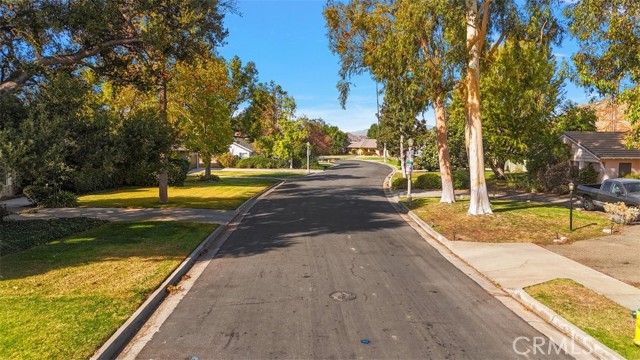 Detail Gallery Image 5 of 70 For 4290 Ramona Dr, Riverside,  CA 92506 - 3 Beds | 2/1 Baths