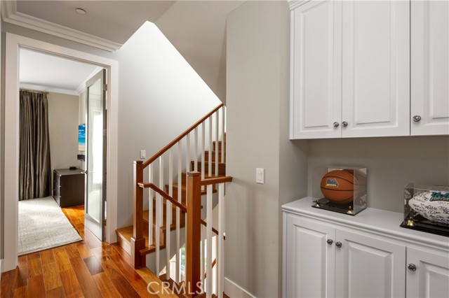 720 Poinsettia Ave, Corona del Mar CA: https://media.crmls.org/medias/91d66c6a-651b-458e-8746-3627d408da03.jpg