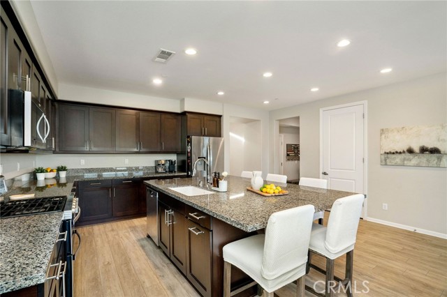 25140 Golden Maple Drive, Canyon Country CA: https://media.crmls.org/medias/91d67573-49aa-4c2c-8eb1-bc5325cb612d.jpg