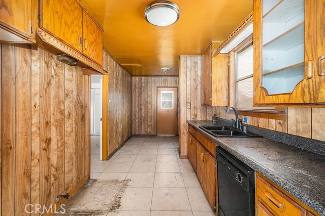 Detail Gallery Image 11 of 41 For 1504 S California Ave, Compton,  CA 90221 - 3 Beds | 2 Baths