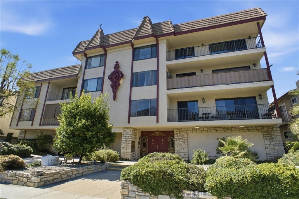 321 E Stocker #301