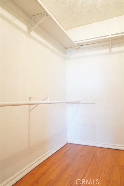 570 W Stocker Street, Glendale CA: https://media.crmls.org/medias/91d80966-abf2-49ff-ba03-6056e0e62ec3.jpg