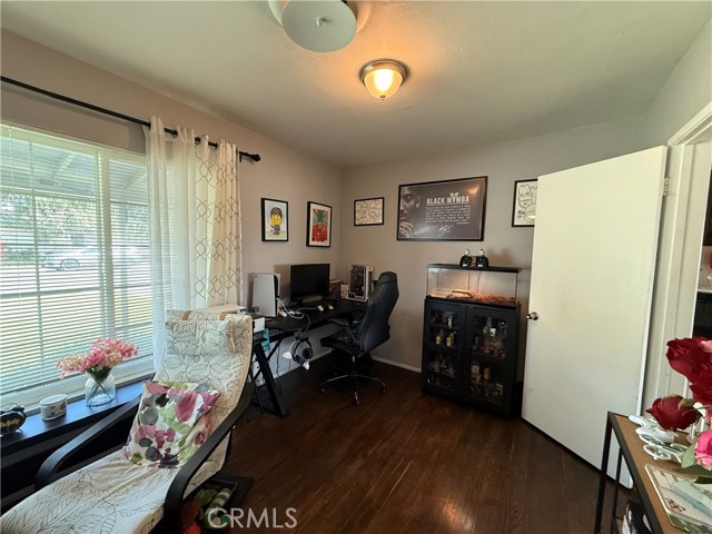 Detail Gallery Image 5 of 14 For 615 Cherokee Dr, Bakersfield,  CA 93309 - 3 Beds | 1 Baths