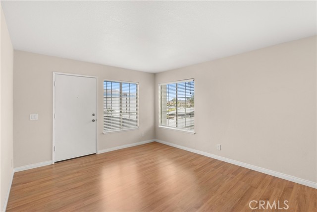 Detail Gallery Image 5 of 29 For 18312 Parkview Lane #202,  Huntington Beach,  CA 92648 - 2 Beds | 1 Baths