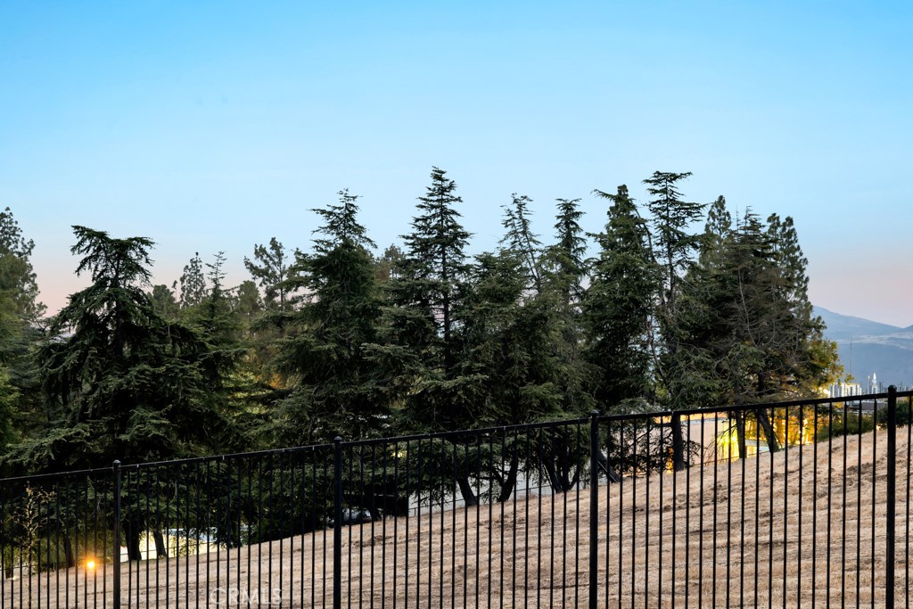 https://media.crmls.org/medias/91d9e42e-2144-421b-b701-6b932c6ab4bb.jpg?preset=X-Large