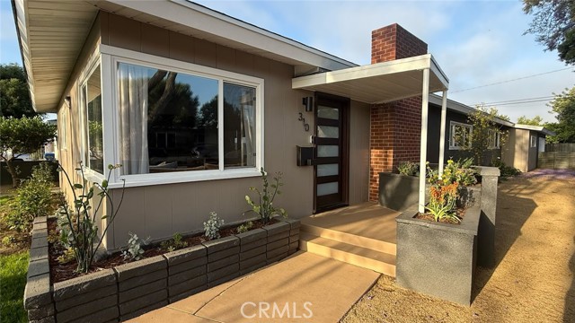 310 W 32nd, Long Beach CA: https://media.crmls.org/medias/91d9ef35-8b6c-41f6-be2f-81a7e9e14064.jpg