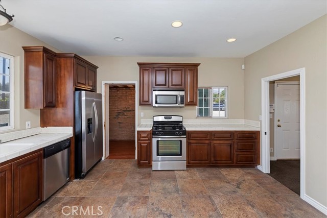 1350 E Chase Drive, Corona CA: https://media.crmls.org/medias/91da6cd1-7ca6-45a1-9d1d-aba78cce1984.jpg