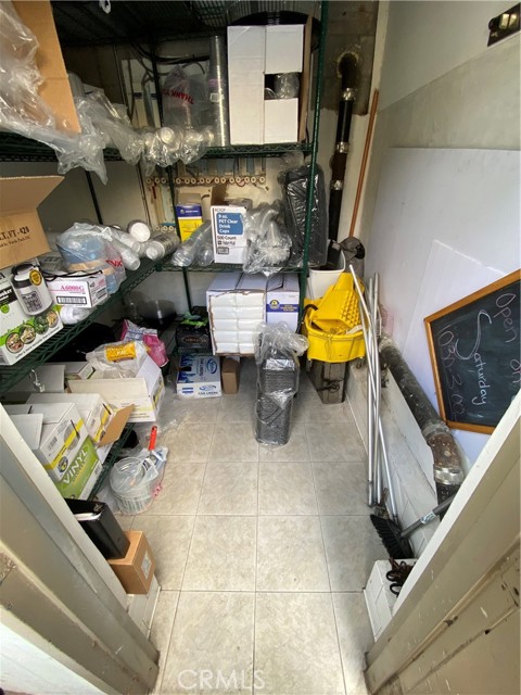 20301 Ventura Boulevard, Woodland Hills CA: https://media.crmls.org/medias/91da902a-c7a5-4778-8963-b0f9ae01a818.jpg