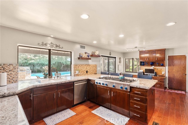 Detail Gallery Image 17 of 60 For 7805 Buena Tierra Ct, Bakersfield,  CA 93309 - 4 Beds | 4 Baths