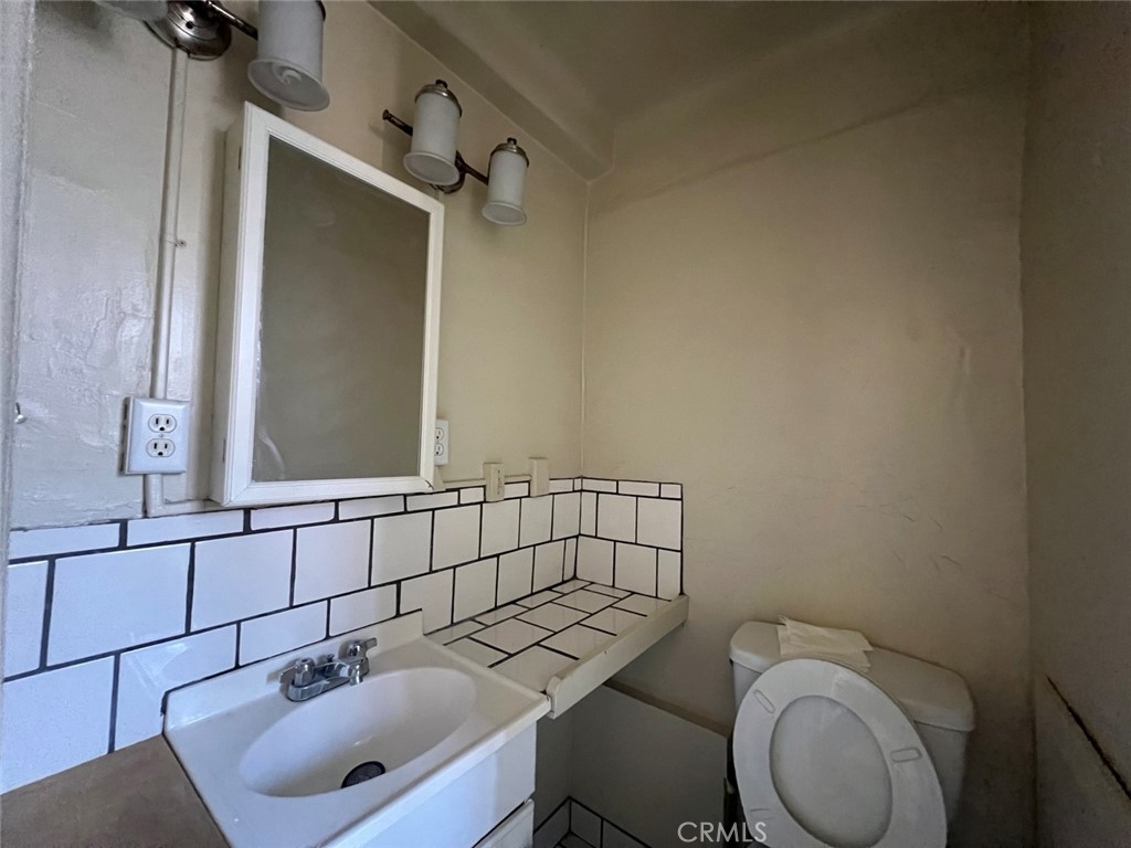 https://media.crmls.org/medias/91db000f-9084-423f-9bde-f6a00f63af75.jpg?preset=X-Large