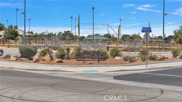 Detail Gallery Image 8 of 61 For 11347 Topaz Rd, Victorville,  CA 92392 - 4 Beds | 2 Baths