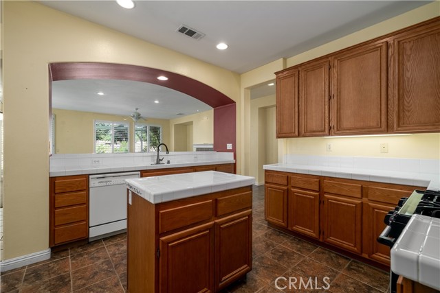 Detail Gallery Image 5 of 61 For 39480 Almaden Cir, Murrieta,  CA 92563 - 3 Beds | 2 Baths