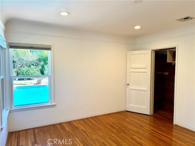 Detail Gallery Image 12 of 27 For 6534 Peach Ave, Van Nuys,  CA 91406 - 2 Beds | 2 Baths