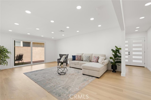 Detail Gallery Image 3 of 43 For 22703 Elm, Torrance,  CA 90505 - 4 Beds | 2 Baths