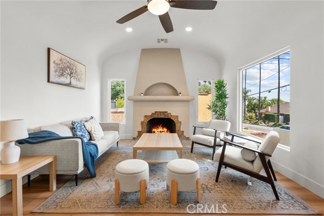 310 S Bel Aire Drive, Burbank CA: https://media.crmls.org/medias/91dc580f-9e28-4981-9e14-4f88d0f4d6f1.jpg