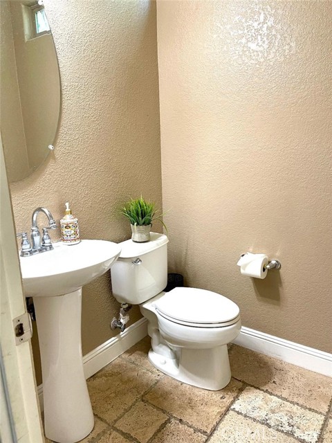 Detail Gallery Image 21 of 27 For 2001 Sola Ct, Atwater,  CA 95301 - 5 Beds | 3/1 Baths