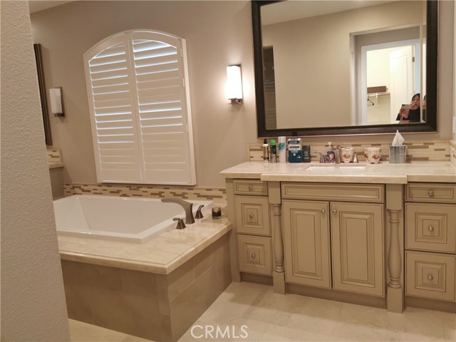 16 Branding Iron, Irvine CA: https://media.crmls.org/medias/91ddf75a-a4e0-4ad8-975a-e21526fa1fab.jpg