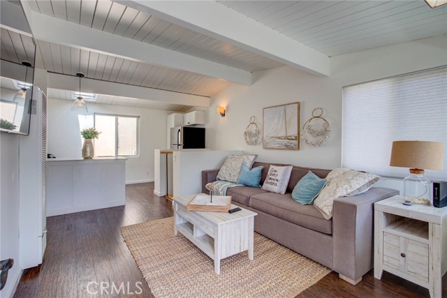 Detail Gallery Image 4 of 26 For 217 35th Pl #B,  Manhattan Beach,  CA 90266 - 2 Beds | 1 Baths