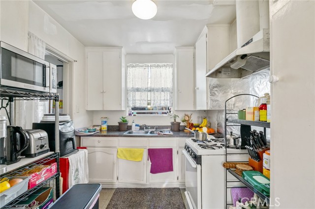 5841 Tujunga Avenue, North Hollywood CA: https://media.crmls.org/medias/91deae14-cdd8-484c-8571-79db6548a7a9.jpg