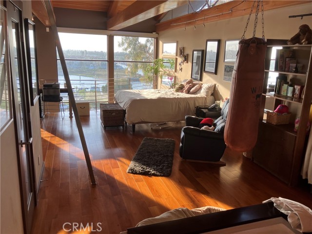5327 Marina Pacifica N Drive, Long Beach CA: https://media.crmls.org/medias/91decc39-e6e3-452d-82c7-c47bf3f00316.jpg