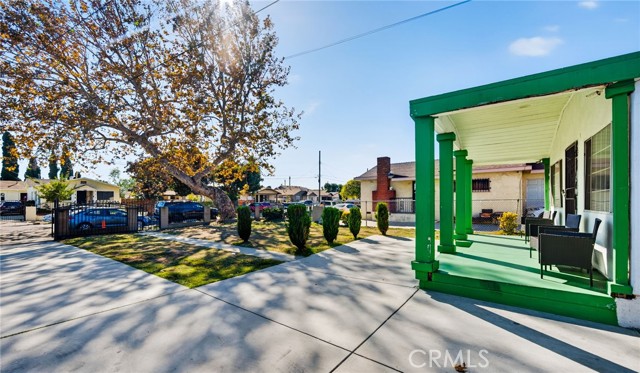 Detail Gallery Image 4 of 33 For 1803 E 109th Pl, Los Angeles,  CA 90059 - 5 Beds | 2 Baths