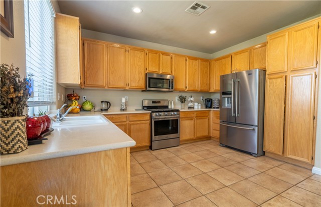 Detail Gallery Image 10 of 21 For 2507 E Nugent St, Lancaster,  CA 93535 - 3 Beds | 2 Baths