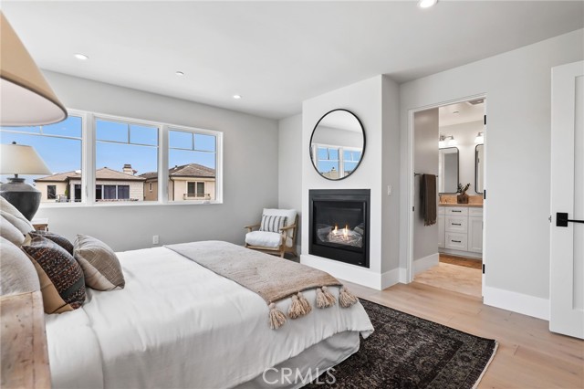 825 W Bay Avenue, Newport Beach CA: https://media.crmls.org/medias/91df81ca-aea0-4943-a1d1-437b23d5fac7.jpg