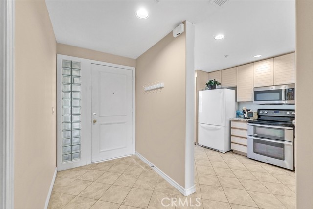 Image 8 of 40 For 2233 Martin  302