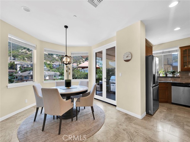 1124 Kathleen Drive, Newbury Park CA: https://media.crmls.org/medias/91e0fc98-32d9-46e0-9df3-f08838ba2620.jpg