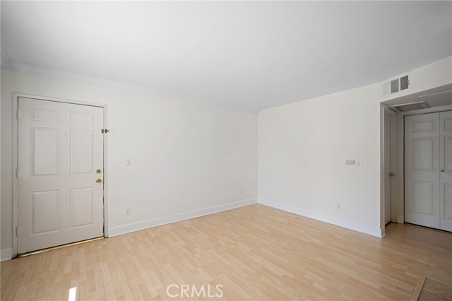 Detail Gallery Image 6 of 20 For 7045 Woodley Ave #212,  Van Nuys,  CA 91406 - 2 Beds | 2 Baths