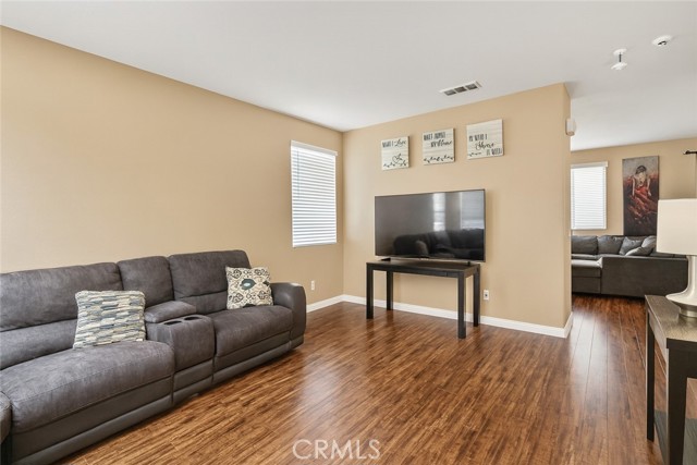 Detail Gallery Image 4 of 29 For 13674 Buena Vista, Hesperia,  CA 92344 - 5 Beds | 3 Baths